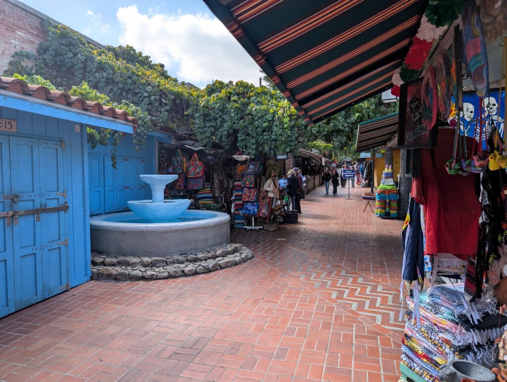 Die Vergangenheit ist in der Olvera Street allgegenwärtig